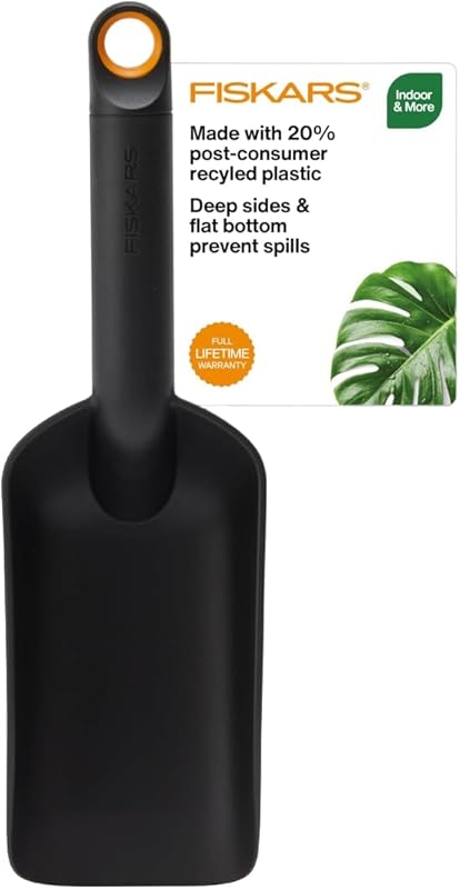 Fiskars Soil Scoop for Potting and Transplanting: Ideal for Indoor Gar