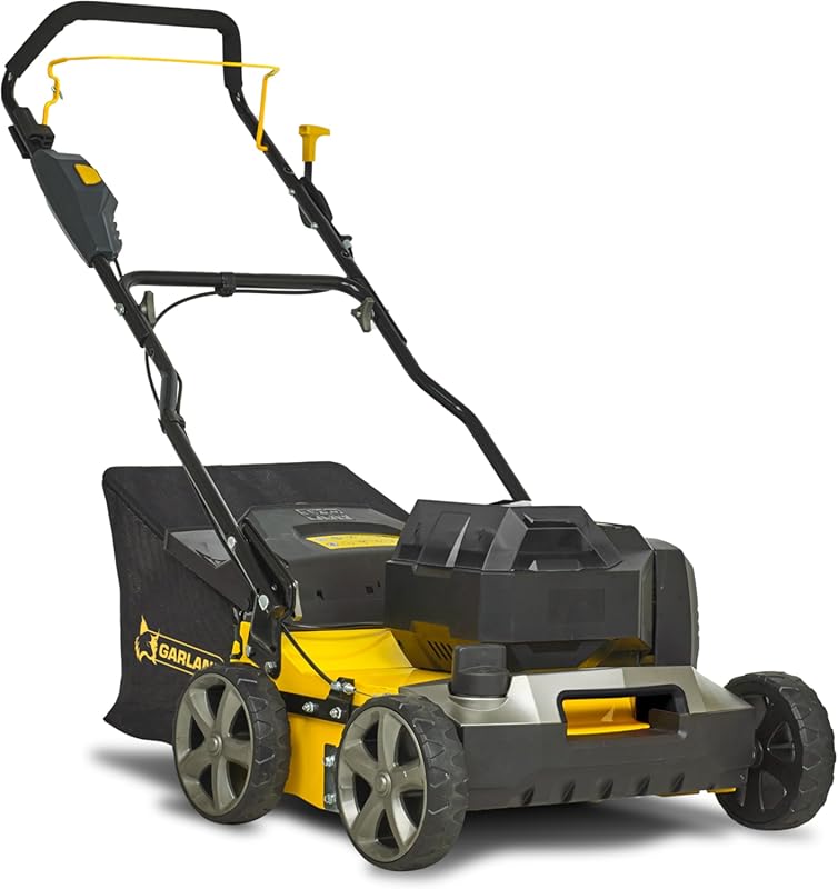 Roll & Comb cordless artificial turf sweeper with powerful motor for s